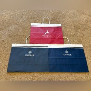 Von Maur Shopping Bags Set of 3 Red and Navy Gift Bags Holiday Bags Christmas
